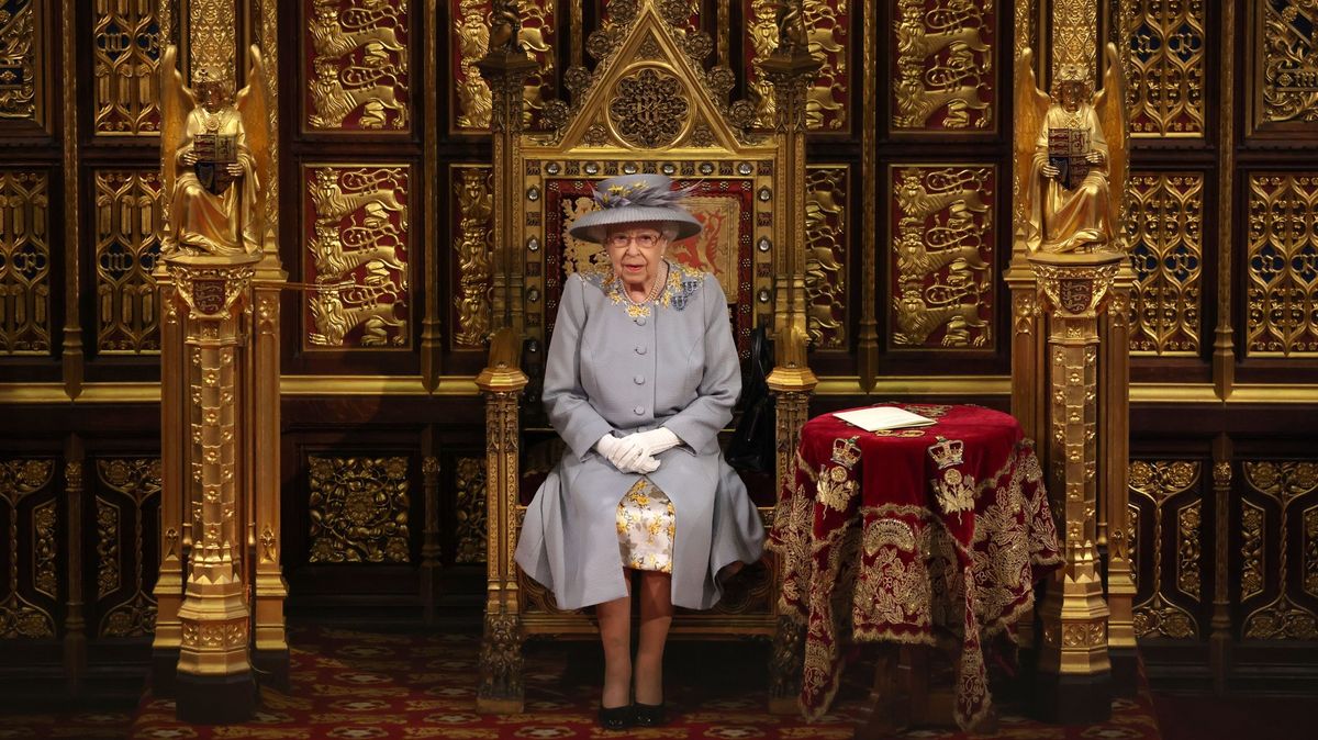 Alžběta II. poprvé za 59 let nezahájí nové zasedací období parlamentu